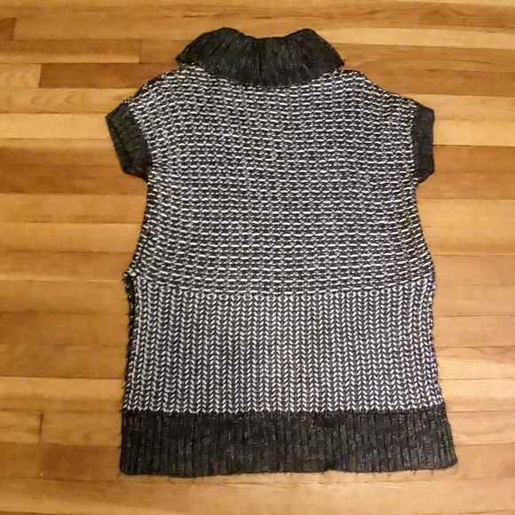 *sold* Short-sleeved Hi-Lo tunic sweater w/slits - Picture 6 of 7